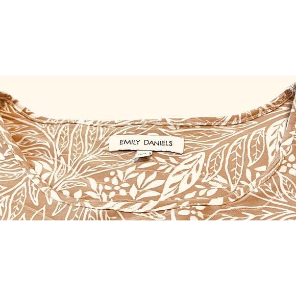 EMILY DANIELS 3/4 SLV PULL-OVER ROUND NECK BLOUSE, WOMENS, XL, TAN/WHITE FLORAL - Picture 2 of 12